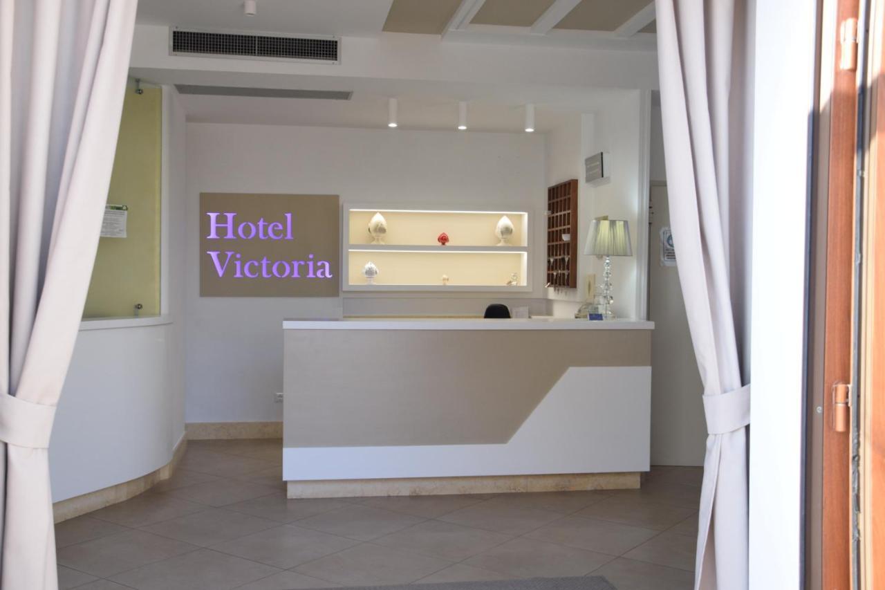 Hotel Victoria Торре-Санта-Сабина Экстерьер фото