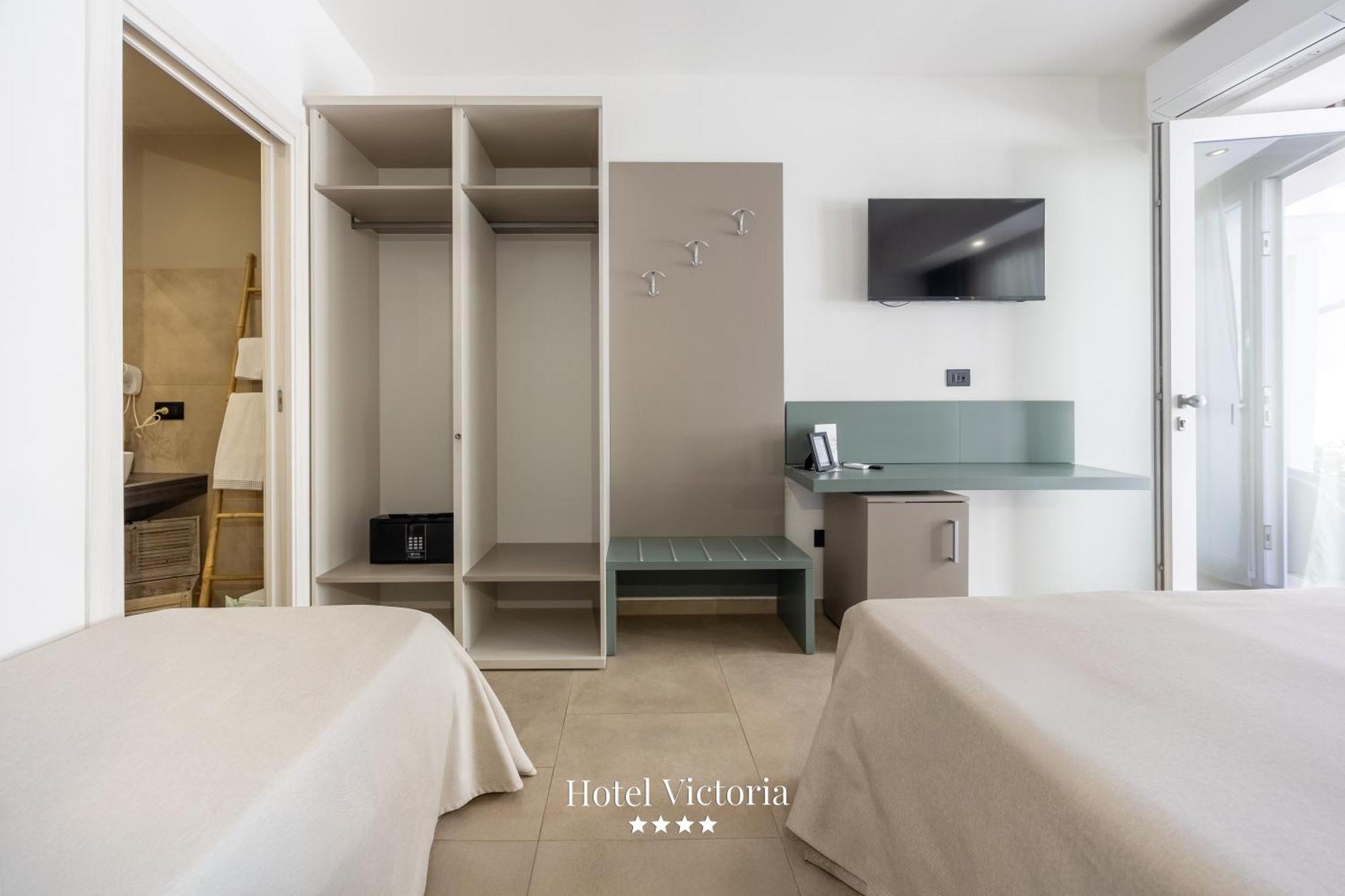 Hotel Victoria Торре-Санта-Сабина Экстерьер фото