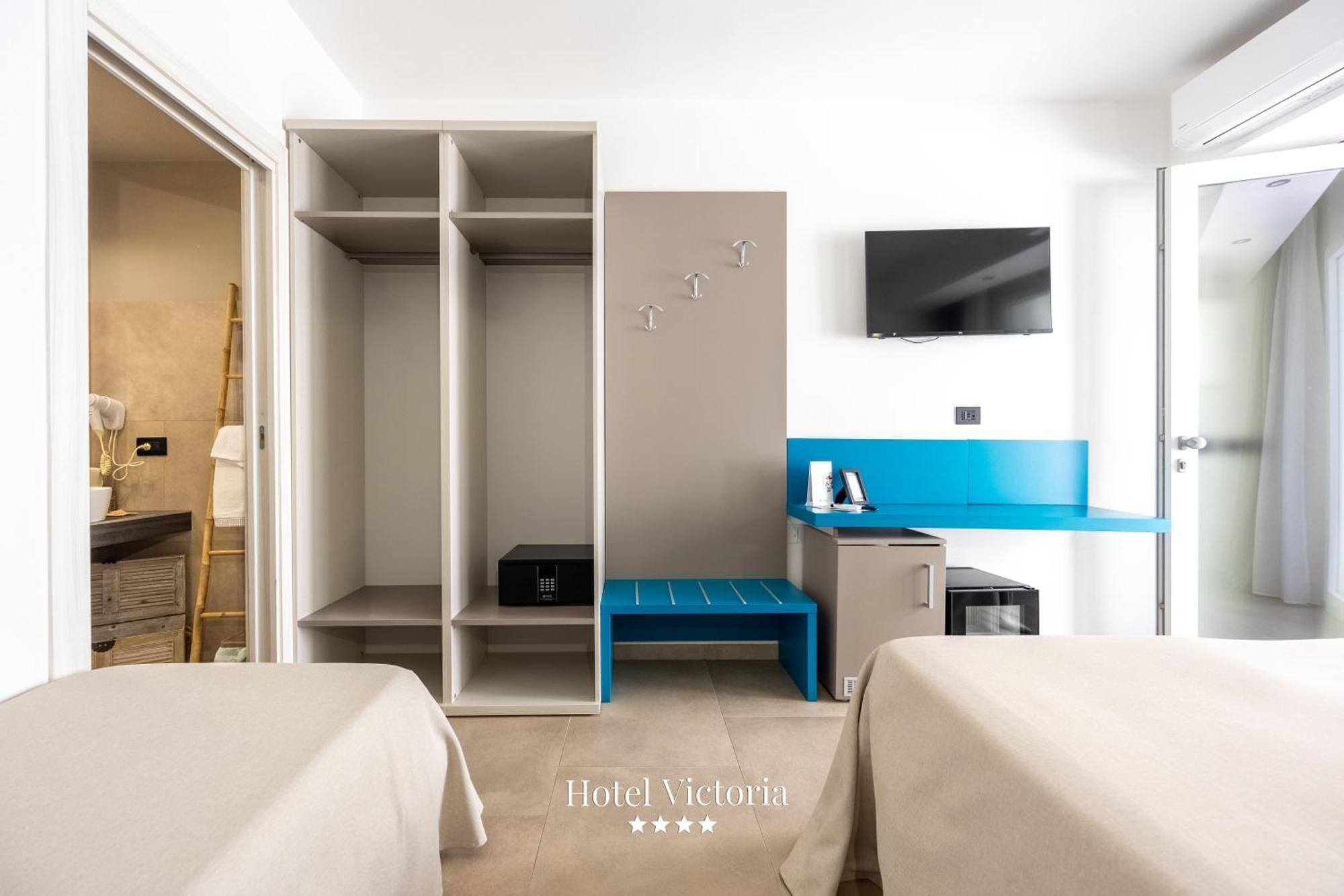 Hotel Victoria Торре-Санта-Сабина Экстерьер фото