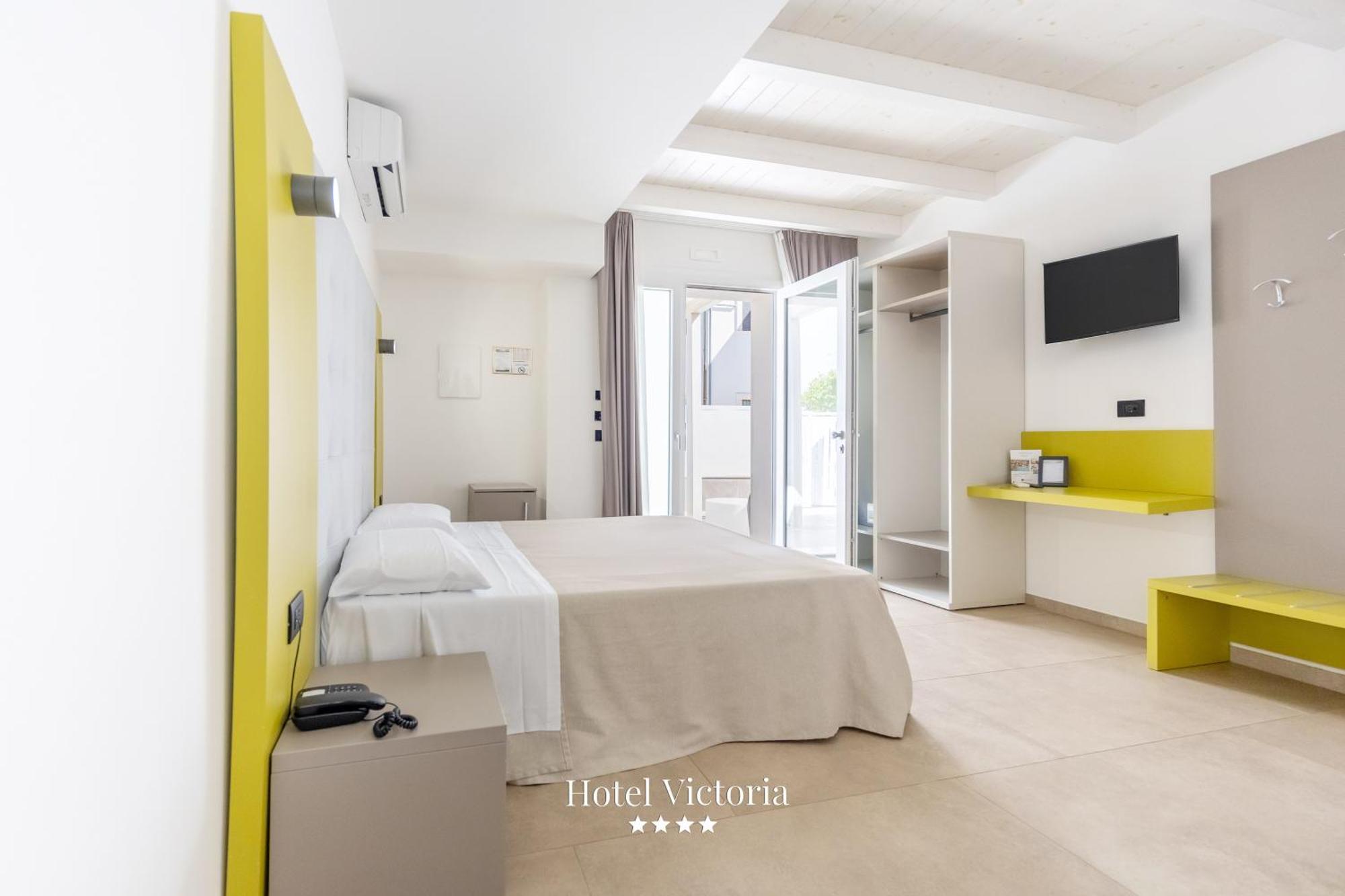 Hotel Victoria Торре-Санта-Сабина Экстерьер фото